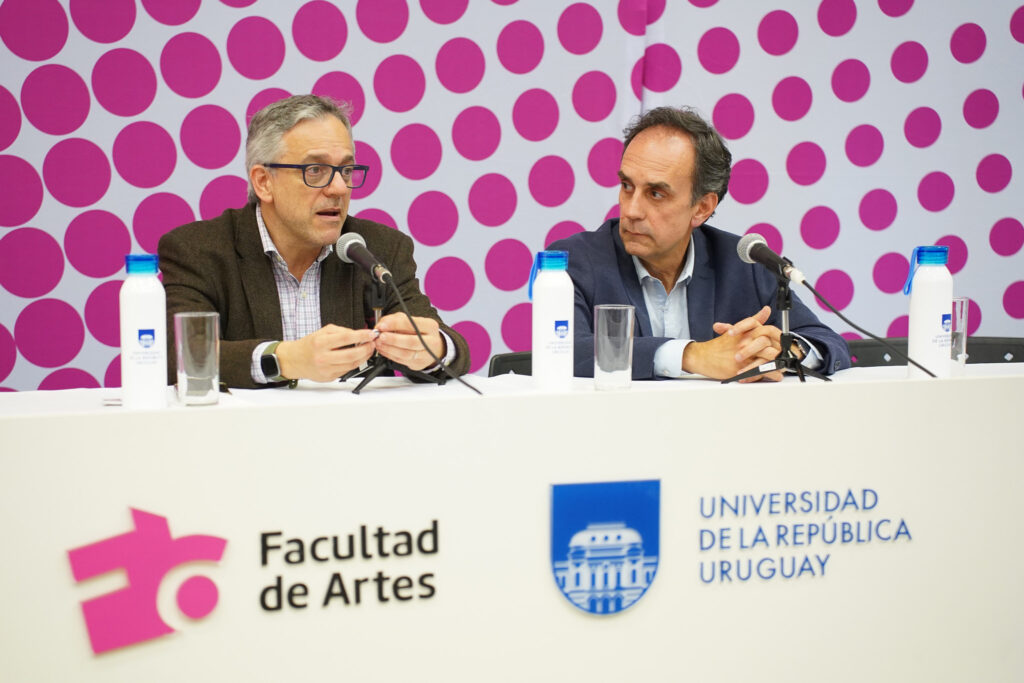 Imagen de Rodrigo Arim y Fernando Miranda durante la apertura de la mesa